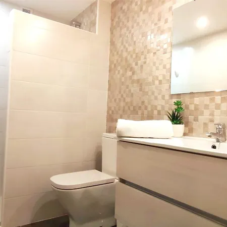 3 Bedrooms With Wifi At *