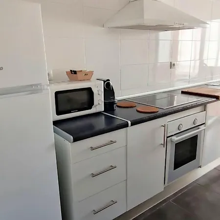 3 Bedrooms With Wifi At *