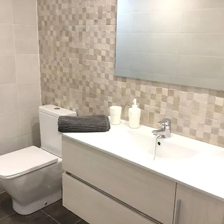 3 Bedrooms With Wifi At *