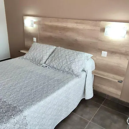 Apartment 3 Bedrooms With Wifi At